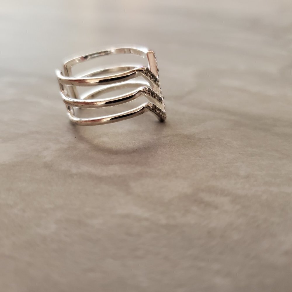 ✨ Stella & Dot Silver Rhinestones Crystals Pave Modern Minimalist ring Size 6 ✨ - Picture 6 of 9
